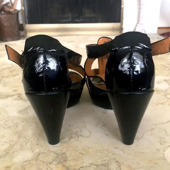 Söfft Solana Black Patent Leather Sandals - Picture 4 of 7